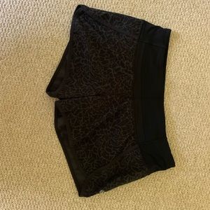 Lululemon Speed Up Shorts (Size 6)